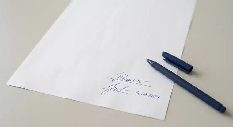 Wypowiedzenie umowy o pracę w praktyce - dokumenty, podpisy, potwierdzenie doręczenia w biurze z danymi stron i okresem wypowiedzenia